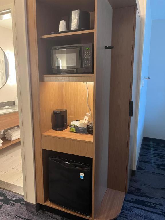 King Room with Roll-in Shower - Mobility and Hearing Accessible interior